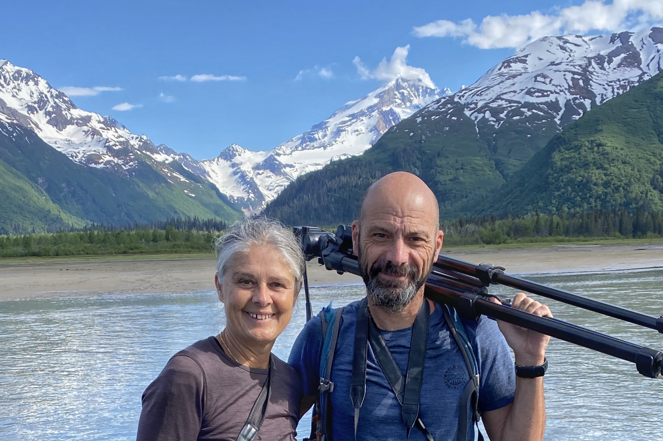 Isa et Manu sur la plage de Lake Clark